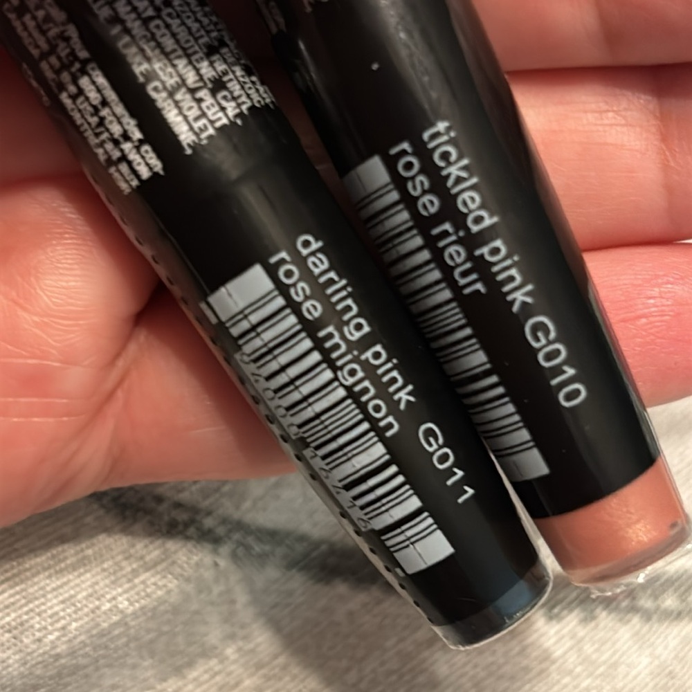 Avon)glazewaear liquid lipTickled Pink only left Tickled pink-rose)